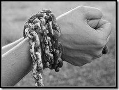 cadenas-en-las-manos